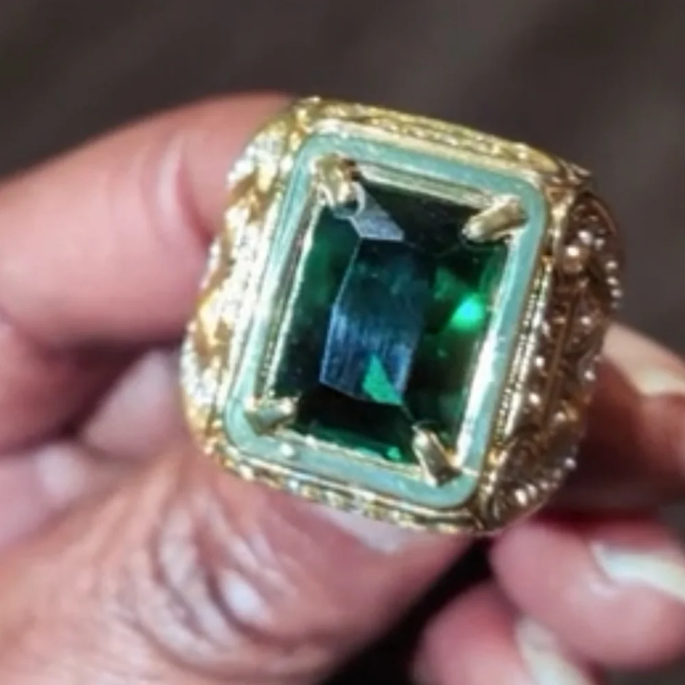 Elegant Green and Gold mens Ring Sz 13